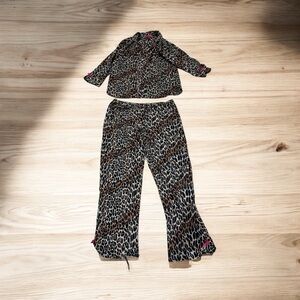 Betsey Johnson leopard print two piece pyjama s’est with pink ribbon accents